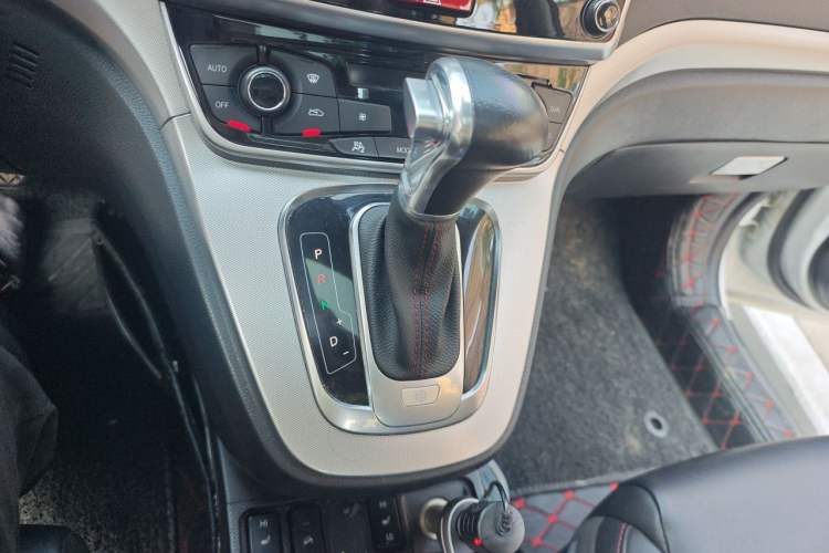 Used Haval H6 2015 Sport Edition 1.5T Automatic Two-Wheel Drive Luxury Model Gear Lever
