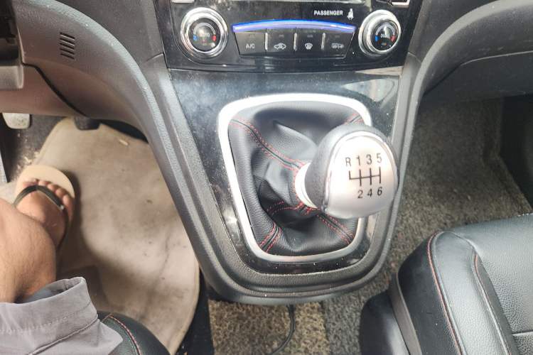 Used Haval H6 2015 Upgraded Model 1.5T Manual Two-Wheel Drive Elite Version Gear Lever