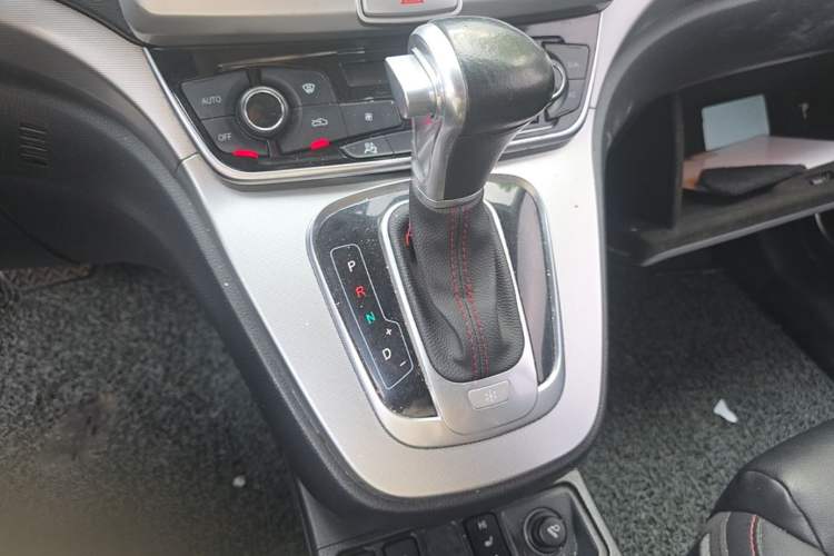 Used Haval H6 2015 Sport Edition 1.5T Automatic Two-Wheel Drive Luxury Model Gear Lever