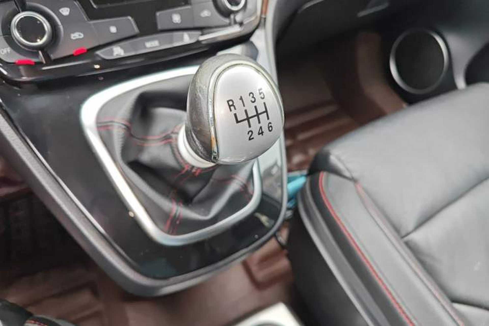 Used Haval H6 2015 Sport Edition 1.5T Manual Two-Wheel Drive Elite Model Gear Lever