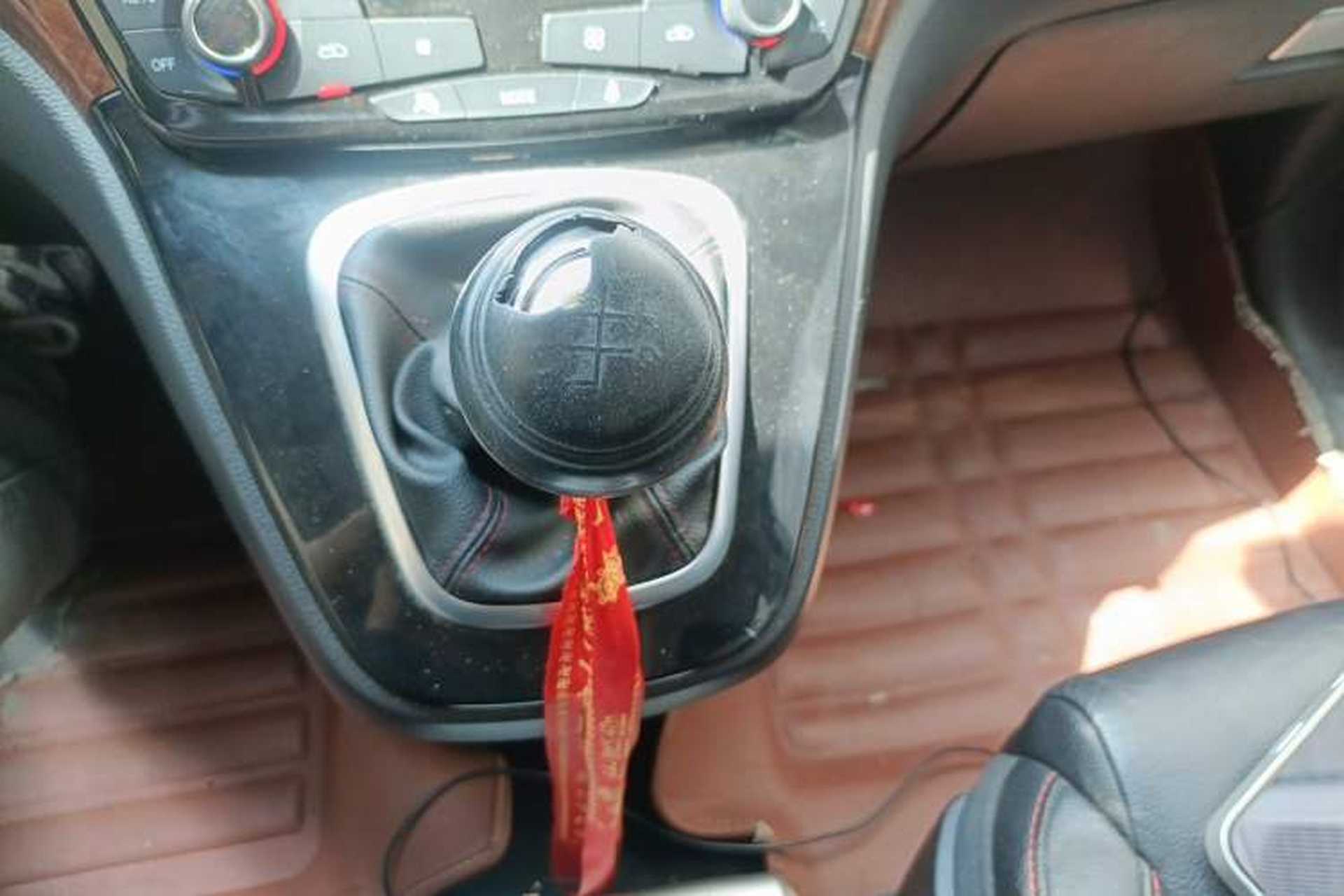 Used Haval H6 2015 Sport Edition 1.5T Manual Two-Wheel Drive Elite Model Gear Lever