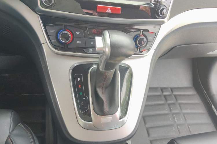 Used Haval H6 2015 Sport Edition 1.5T Automatic Two-Wheel Drive Luxury Model Gear Lever