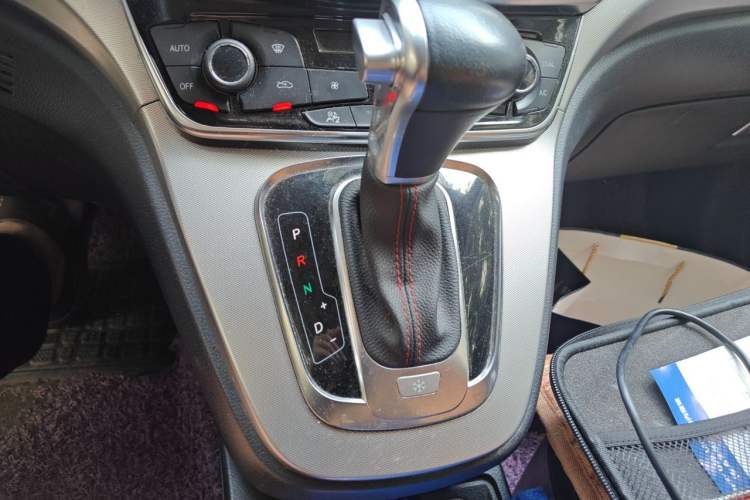 Used Haval H6 2015 Sport Edition 1.5T Automatic Two-Wheel Drive Luxury Model Gear Lever