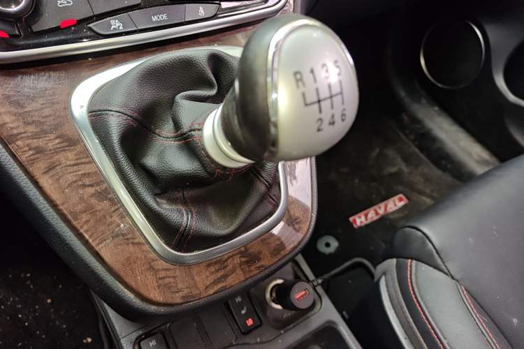 Used Haval H6 2015 Revised Version Sport Edition 1.5T Manual Transmission Two-Wheel Drive Elite Grade Gear Lever