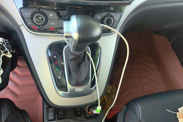 Used Haval H6 2015 Sport Edition 1.5T Automatic Two-Wheel Drive Luxury Model Gear Lever