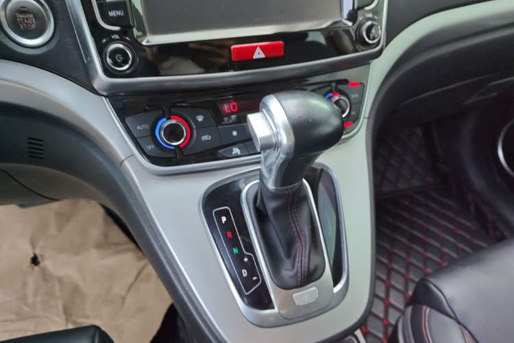 Used Haval H6 2015 Sport Edition 1.5T Automatic Two-Wheel Drive Luxury Model Gear Lever