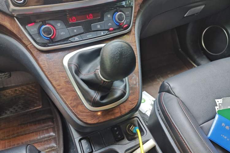 Used Haval H6 2015 Revised Version Sport Edition 1.5T Manual Transmission Two-Wheel Drive Elite Grade Gear Lever