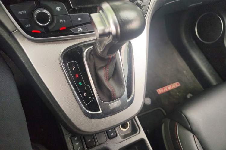 Used Haval H6 2015 Sport Edition 1.5T Automatic Two-Wheel Drive Luxury Model Gear Lever