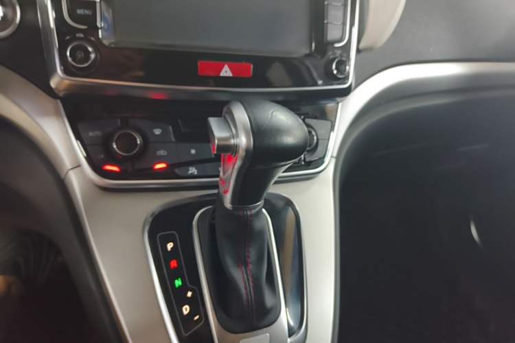 Used Haval H6 2015 Sport Edition 1.5T Automatic Two-Wheel Drive Luxury Model Gear Lever