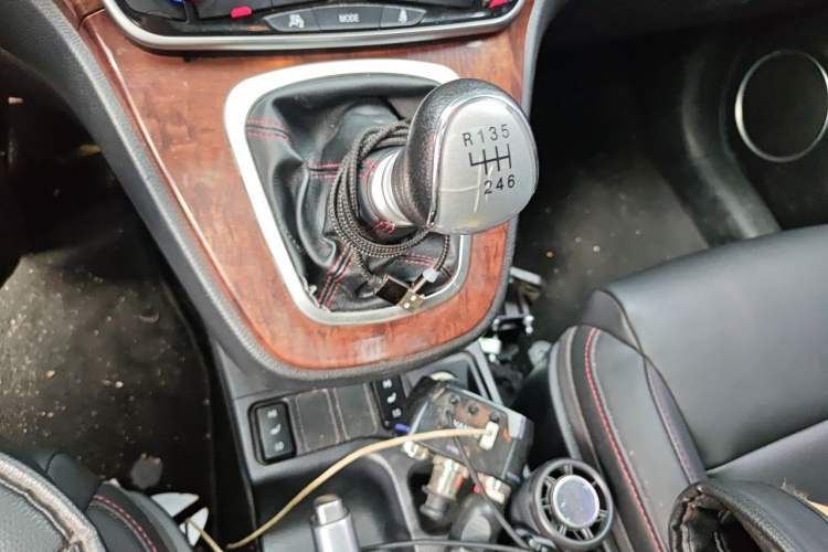 Used Haval H6 2015 Sport Edition 1.5T Manual Two-Wheel Drive Elite Model Gear Lever