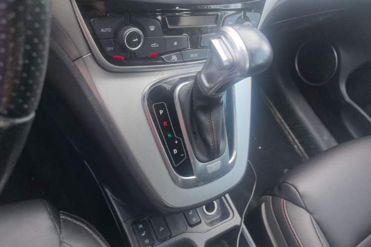 Used Haval H6 2015 Sport Edition 1.5T Automatic Two-Wheel Drive Luxury Model Gear Lever