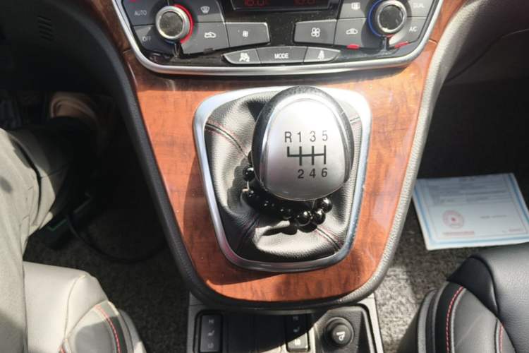 Used Haval H6 2015 Revised Version Sport Edition 1.5T Manual Transmission Two-Wheel Drive Elite Grade Gear Lever