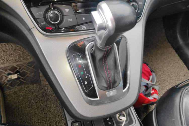 Used Haval H6 2015 Sport Edition 1.5T Automatic Two-Wheel Drive Luxury Model Gear Lever