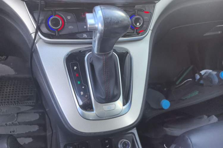 Used Haval H6 2015 Sport Edition 1.5T Automatic Two-Wheel Drive Luxury Model Gear Lever