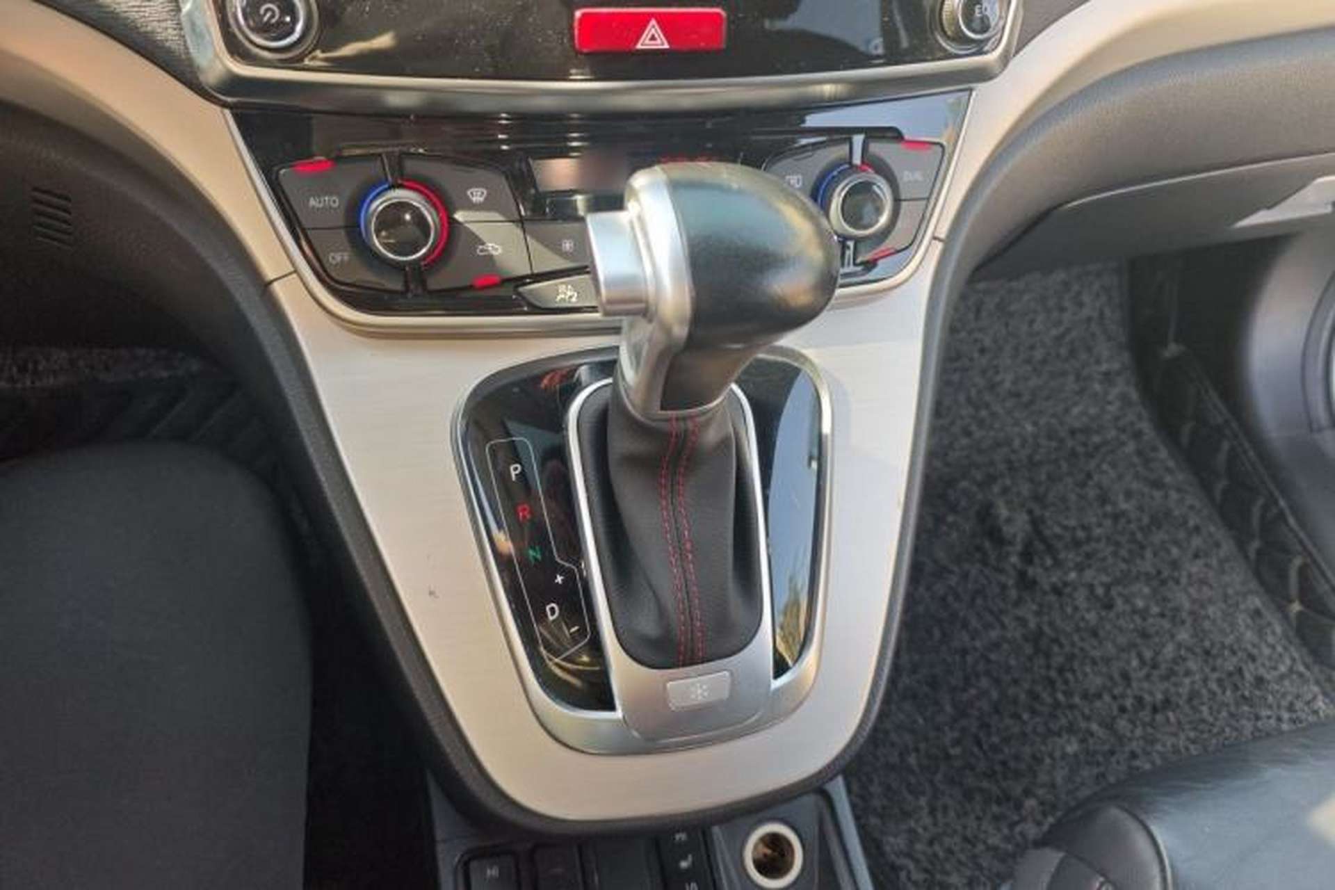 Used Haval H6 2015 Sport Edition 1.5T Automatic Two-Wheel Drive Luxury Model Gear Lever