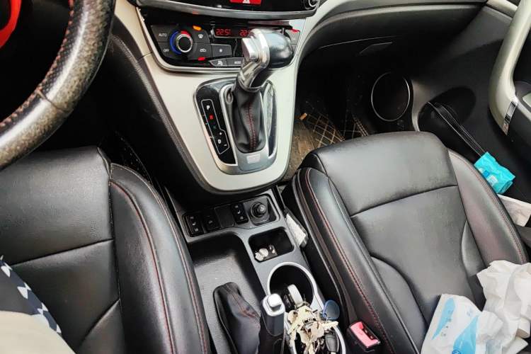 Used Haval H6 2015 Sport Edition 1.5T Automatic Two-Wheel Drive Luxury Model Gear Lever
