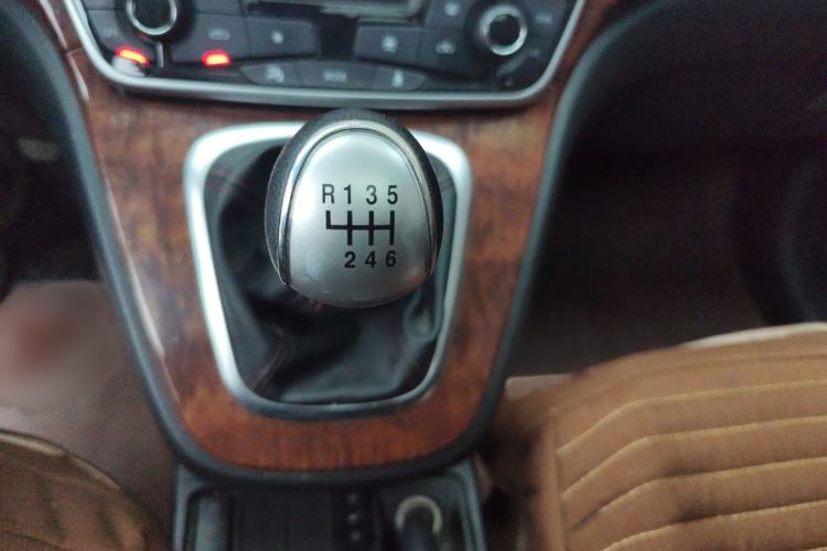 Used Haval H6 2015 Revised Version Sport Edition 1.5T Manual Transmission Two-Wheel Drive Elite Grade Gear Lever