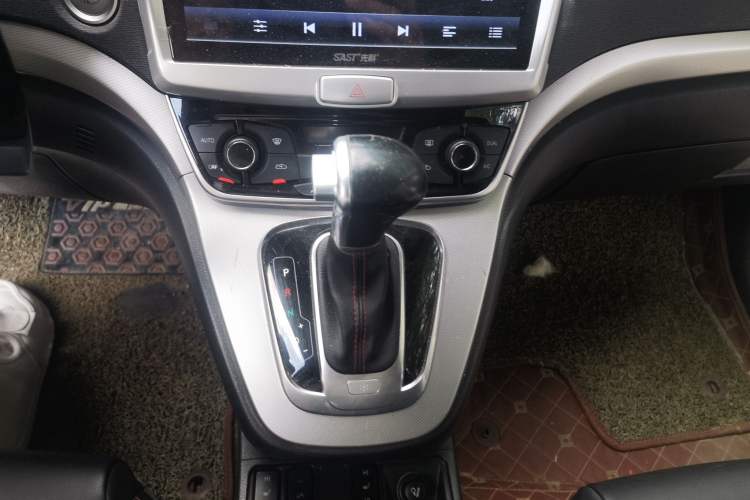Used Haval H6 2015 Sport Edition 1.5T Automatic Two-Wheel Drive Luxury Model Gear Lever