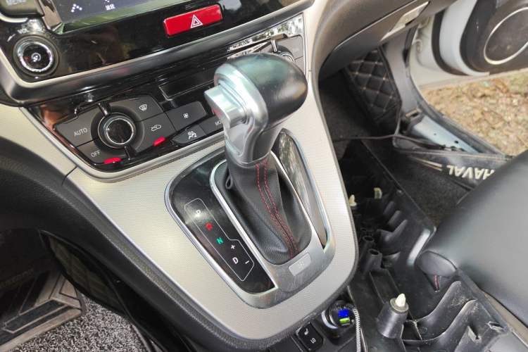 Used Haval H6 2015 Sport Edition 1.5T Automatic Two-Wheel Drive Luxury Model Gear Lever