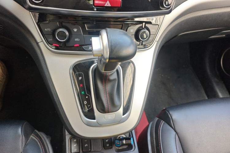 Used Haval H6 2015 Sport Edition 1.5T Automatic Two-Wheel Drive Luxury Model Gear Lever