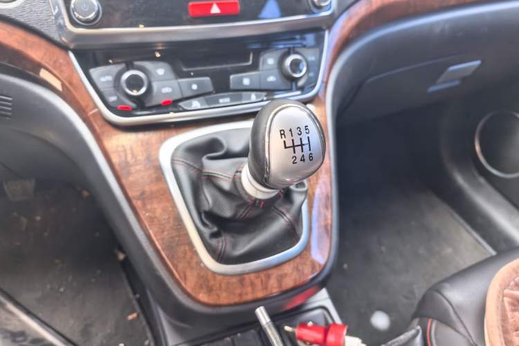 Used Haval H6 2015 Sport Edition 1.5T Manual Two-Wheel Drive Elite Model Gear Lever