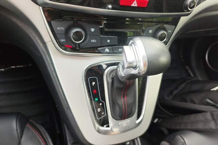 Used Haval H6 2015 Sport Edition 1.5T Automatic Two-Wheel Drive Luxury Model Gear Lever