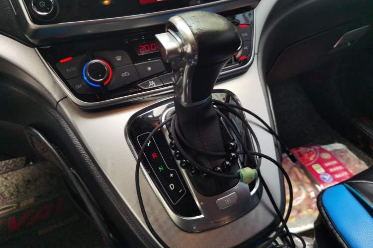Used Haval H6 2015 Sport Edition 1.5T Automatic Two-Wheel Drive Luxury Model Gear Lever
