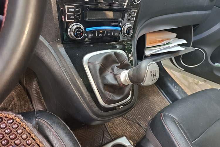 Used Haval H6 2015 Upgraded Model 1.5T Manual Two-Wheel Drive Elite Version Gear Lever