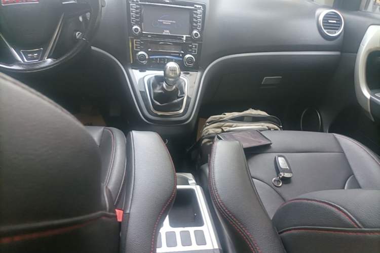 Used Haval H6 2015 Upgraded Model 1.5T Manual Two-Wheel Drive Elite Version Gear Lever
