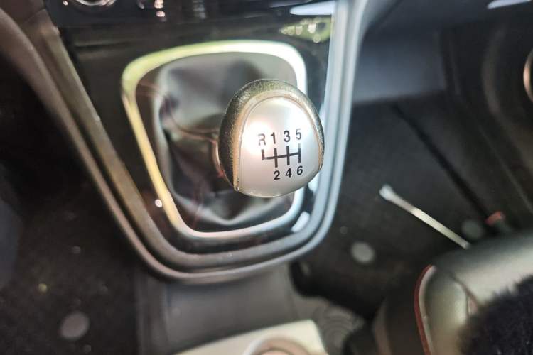 Used Haval H6 2015 Upgraded Model 1.5T Manual Two-Wheel Drive Elite Version Gear Lever