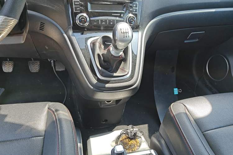 Used Haval H6 2015 Upgraded Model 1.5T Manual 4x4 Elite Version Gear Lever