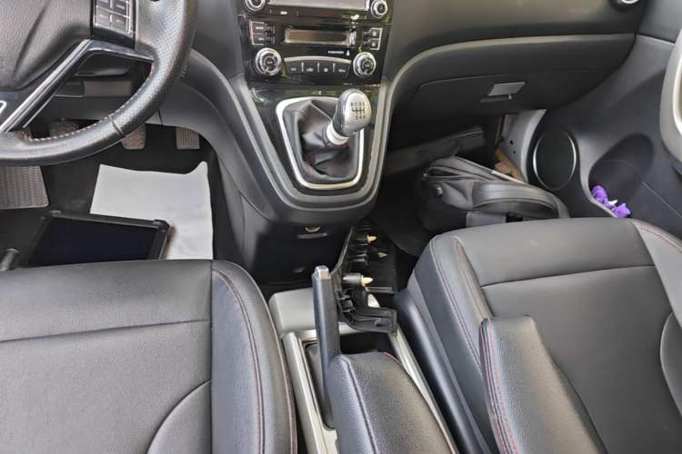 Used Haval H6 2015 Upgraded Model 1.5T Manual Two-Wheel Drive Elite Version Gear Lever