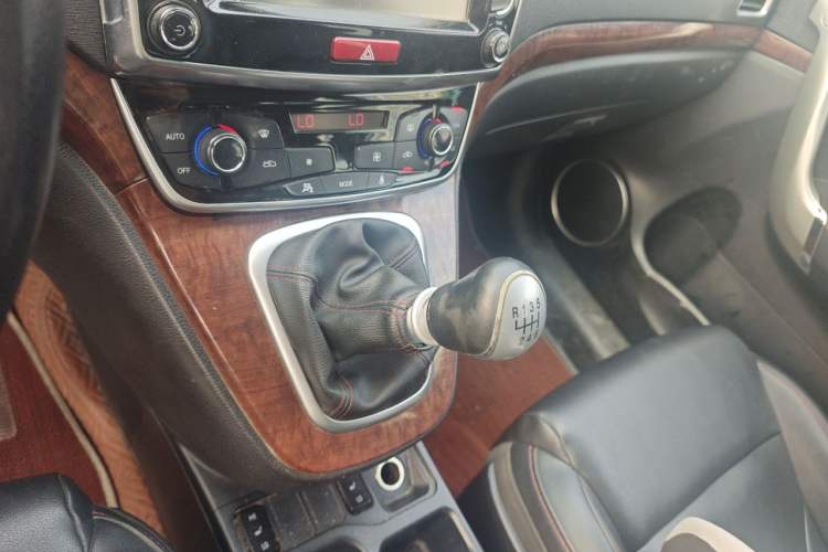 Used Haval H6 2015 Revised Version Sport Edition 1.5T Manual Transmission Two-Wheel Drive Elite Grade Gear Lever