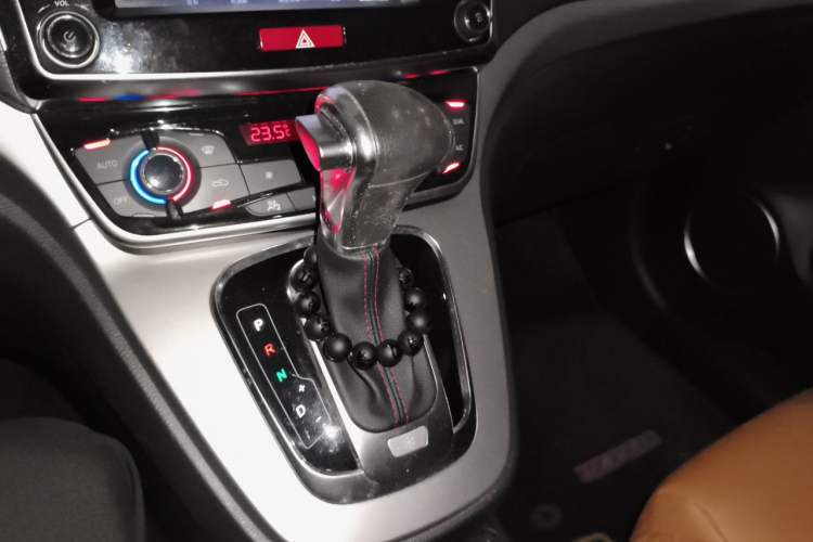 Used Haval H6 2015 Sport Edition 1.5T Automatic Two-Wheel Drive Luxury Model Gear Lever