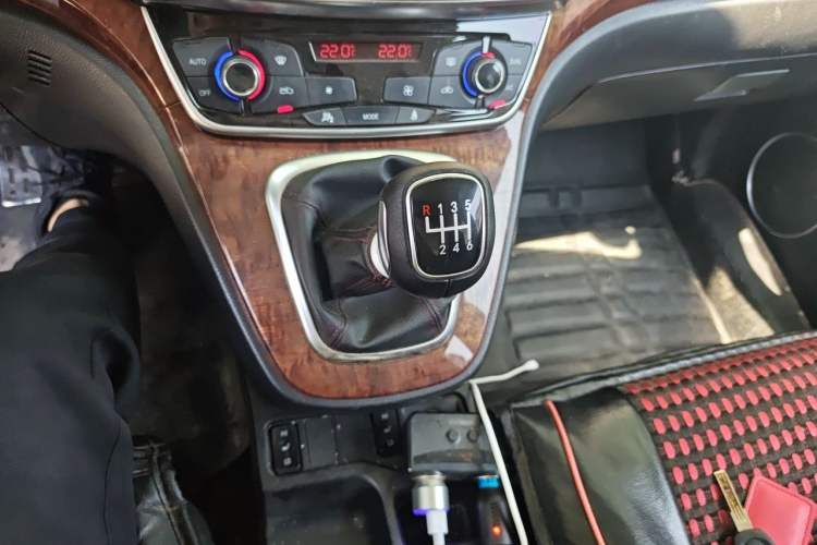 Used Haval H6 2015 Revised Version Sport Edition 1.5T Manual Transmission Two-Wheel Drive Elite Grade Gear Lever