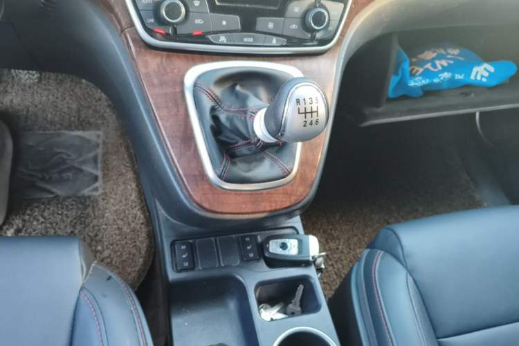 Used Haval H6 2015 Sport Edition 1.5T Manual Two-Wheel Drive Elite Model Gear Lever