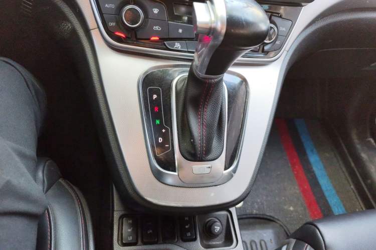 Used Haval H6 2015 Sport Edition 1.5T Automatic Two-Wheel Drive Luxury Model Gear Lever