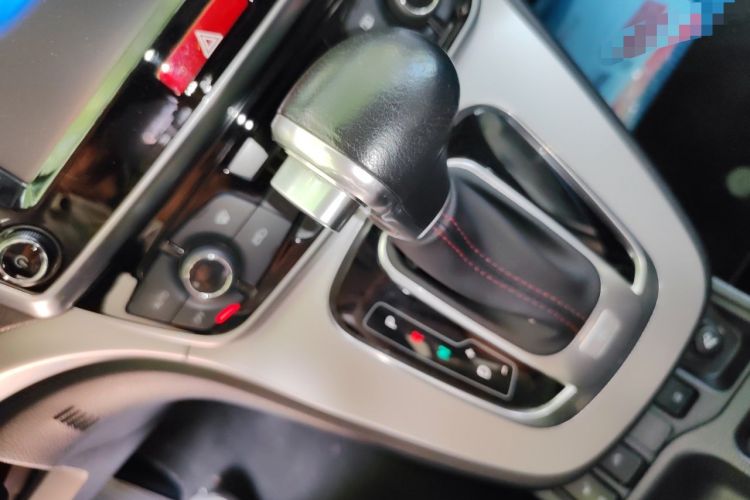 Used Haval H6 2015 Sport Edition 1.5T Automatic Two-Wheel Drive Luxury Model Gear Lever
