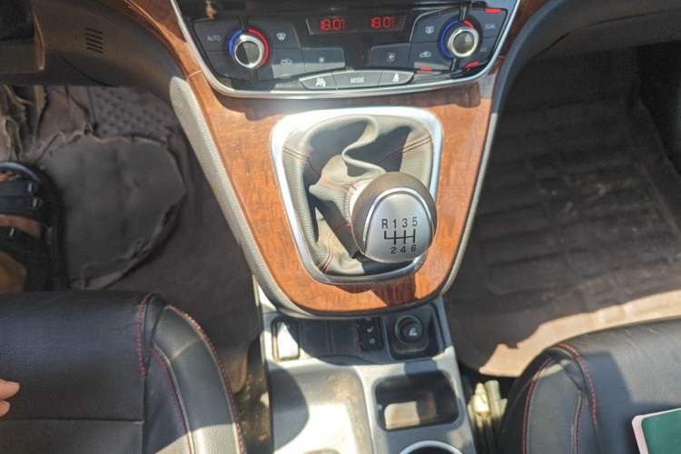 Used Haval H6 2015 Revised Version Sport Edition 1.5T Manual Transmission Two-Wheel Drive Elite Grade Gear Lever