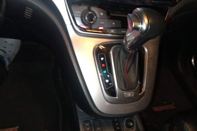 Used Haval H6 2015 Sport Edition 1.5T Automatic Two-Wheel Drive Luxury Model Gear Lever