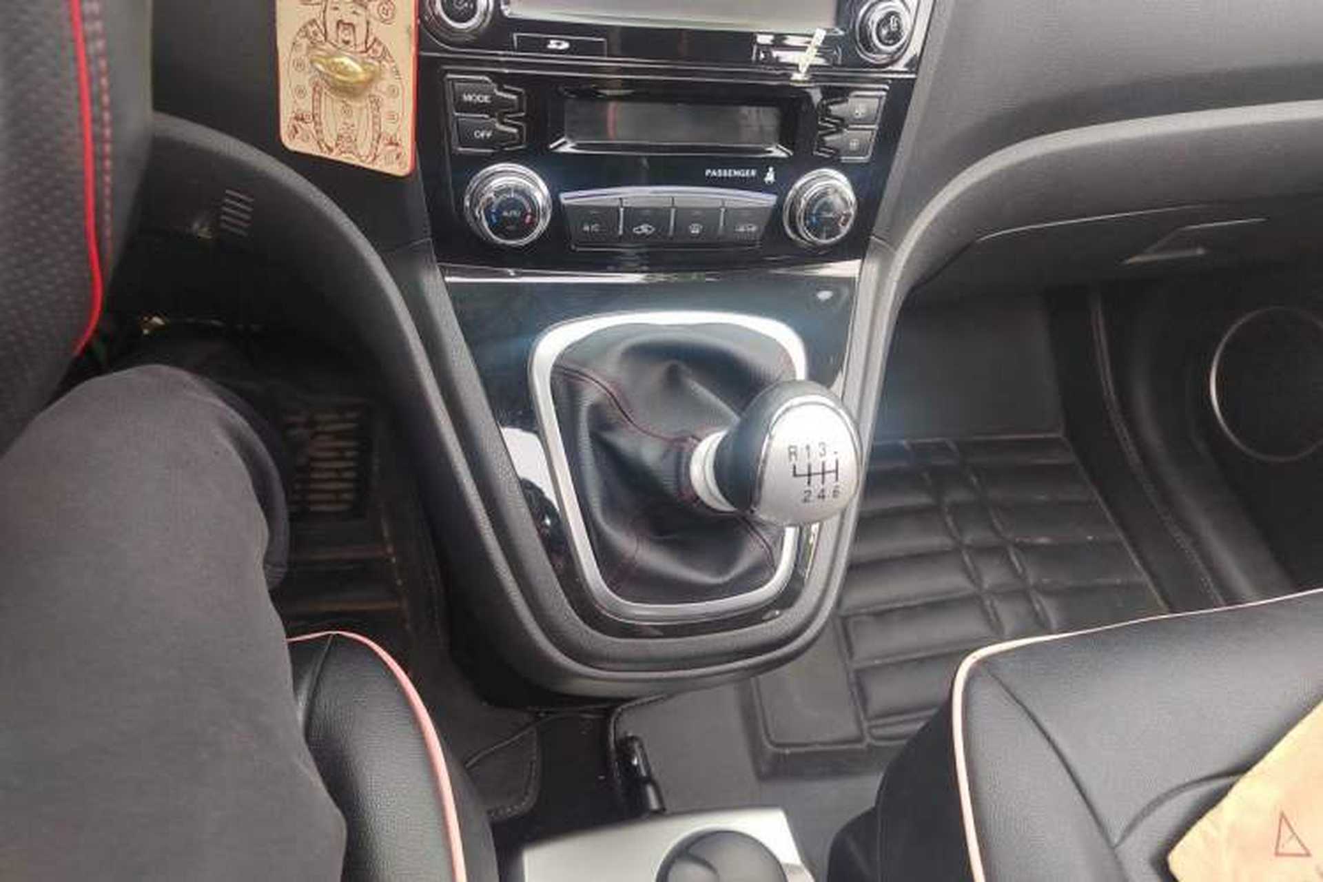 Used Haval H6 2015 Upgraded Model 1.5T Manual Two-Wheel Drive Elite Version Gear Lever