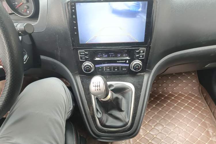 Used Haval H6 2015 Upgraded Model 1.5T Manual Two-Wheel Drive Elite Version Gear Lever