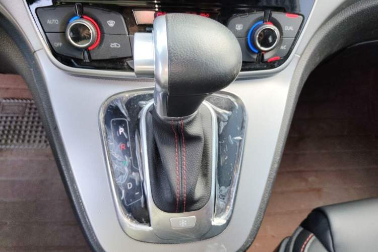 Used Haval H6 2015 Sport Edition 1.5T Automatic Two-Wheel Drive Luxury Model Gear Lever