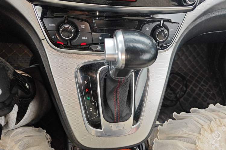 Used Haval H6 2015 Sport Edition 1.5T Automatic Two-Wheel Drive Luxury Model Gear Lever