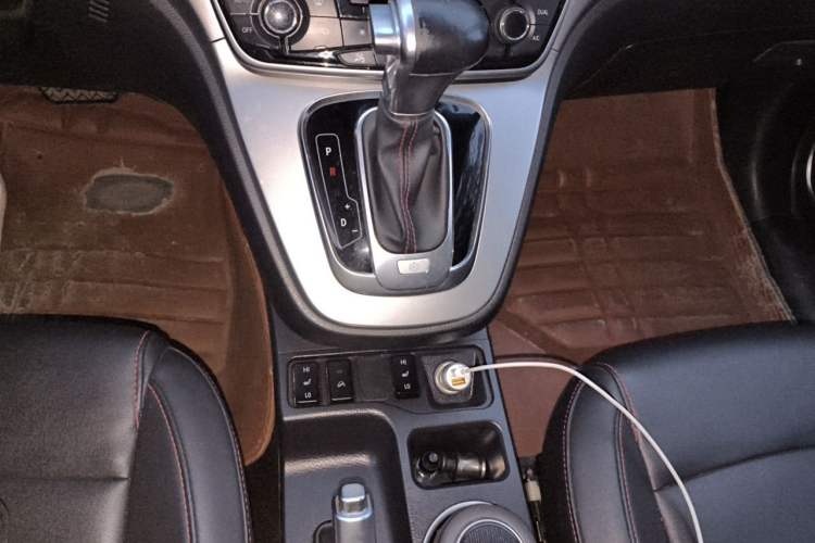 Used Haval H6 2015 Sport Edition 1.5T Automatic Two-Wheel Drive Luxury Model Gear Lever