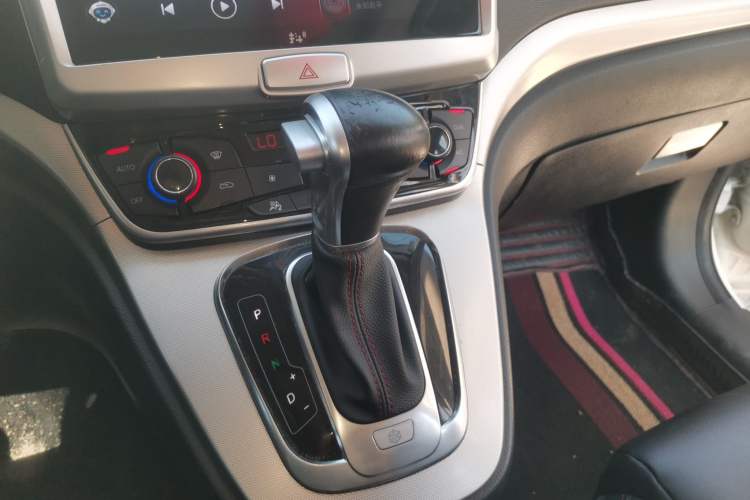Used Haval H6 2015 Sport Edition 1.5T Automatic Two-Wheel Drive Luxury Model Gear Lever
