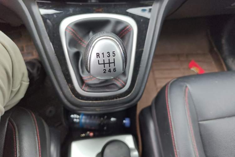 Used Haval H6 2015 Upgraded Model 1.5T Manual Two-Wheel Drive Elite Version Gear Lever