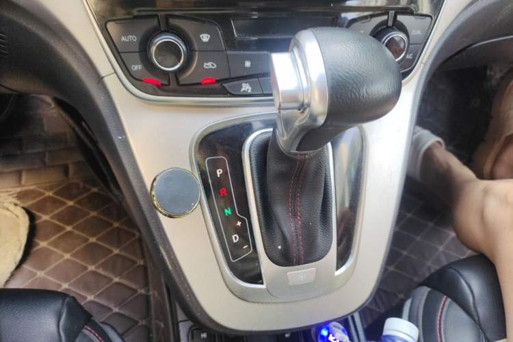 Used Haval H6 2015 Sport Edition 1.5T Automatic Two-Wheel Drive Luxury Model Gear Lever