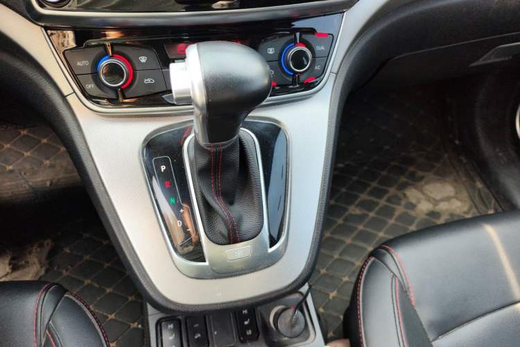 Used Haval H6 2015 Sport Edition 1.5T Automatic Two-Wheel Drive Luxury Model Gear Lever