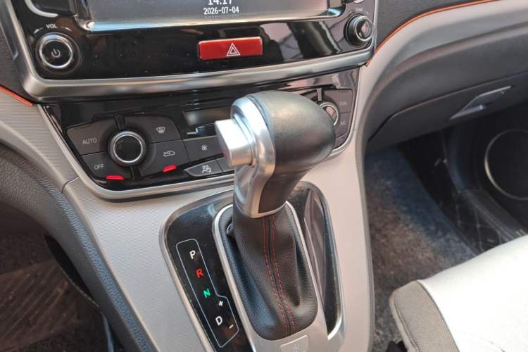 Used Haval H6 2015 Sport Edition 1.5T Automatic Two-Wheel Drive Luxury Model Gear Lever